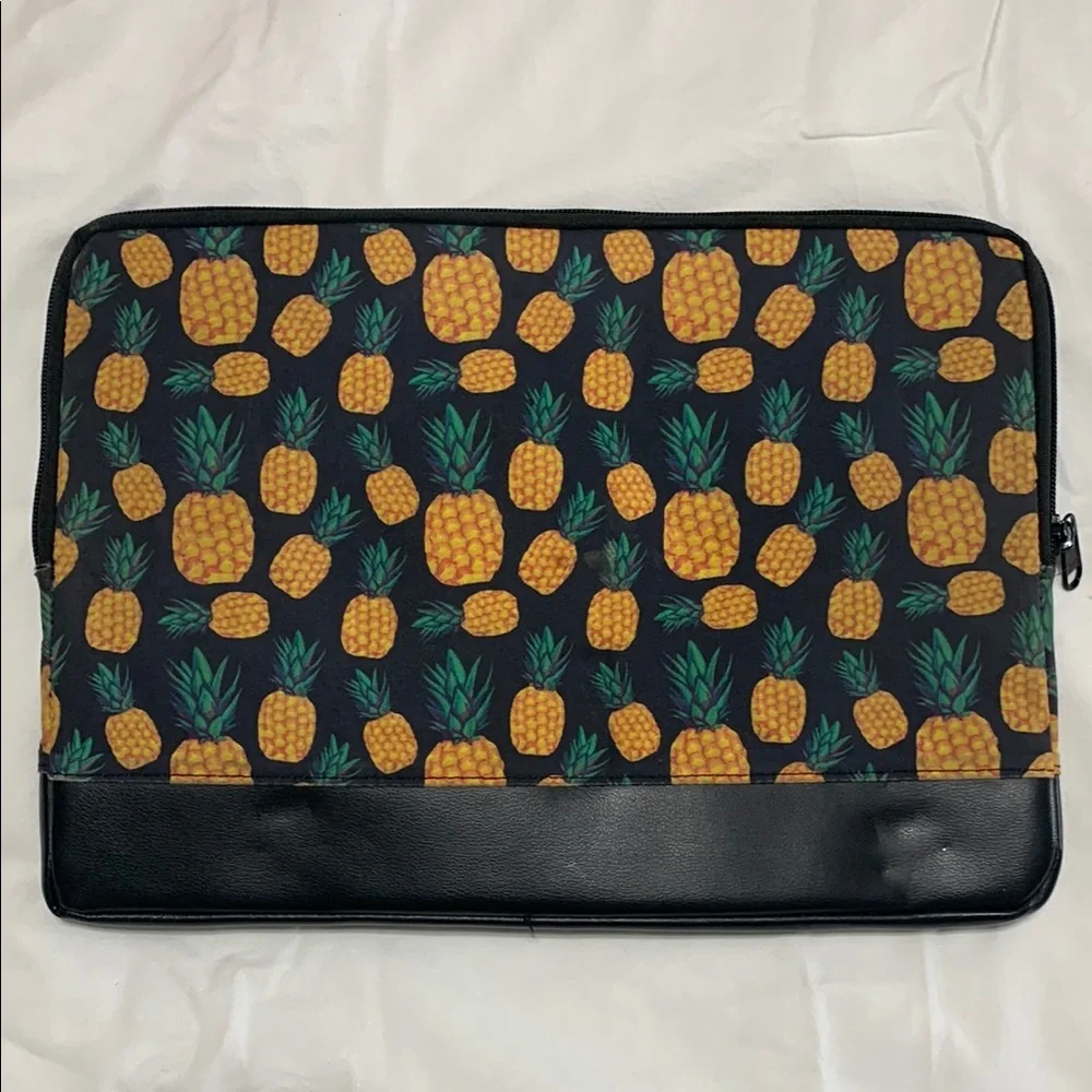 Pineapple Print Black Laptop Sleeve
